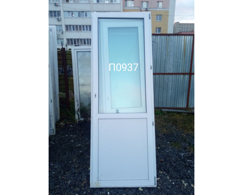 Пластиковая дверь 